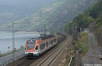 Ein Flirt des EVU Vias ist bei Assmannshausen als SE10 auf dem Weg von Neuwied nach Wiesbaden Hbf. Aufgenommen am 20.08.12