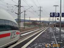 Ein ICE-3 in Montabaur auf Gleis 4. Er wartet auf seine Abfahrt nach K�ln.