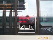 Die Zuglaufanzeige eines ICE der 3. Genearation. Der Zug steht momentan in Montabaur auf Gleis 4.