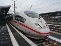 Ein ICE-3 in Montabaur auf Gleis 4. Er wartet auf seine Abfahrt nach K�ln.