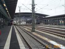 ICE 810 f�hrt in Montabaur auf Gleis 4 ein. Der Zug wird nach K�ln weiterfahren