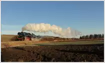 498.104 mit dem Jubil�umssonderzug Sp 11045 von Vesel� nad Moravou nach Nov� Mesto nad V�hom am 29.12.12 aufgenommen kurz vor Javorn�k.