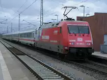 Am vorletzten Tag des Jahres erreichte 101 089 mit dem IC 2377 Binz-Karlsruhe den Bahnhof von Bergen/R�gen.
