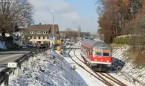 RE 22304 (Neustadt(Schwarzw)-Rottweil) mit Schublok 218 432-3 Ausfahrt L�ffingen 1.12.12