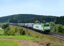 185 549 mit einem Kesselzug am 11.09.2012 bei Dettenhofen.