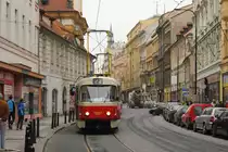7027 macht sich als Linie 22 auf den Weg nach B�l� hora am 2.10.2012 in Prag