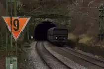 Das Bild steht symbolisch f�r das nahende Jahresende 2012, so wie der Zug ins Dunkel des Tunnels f�hrt, steuern wir heute Nacht in ein neues, ungewisses Jahr.
Mag es jeder sehen wie er will, ich jedoch als Optimist w�nsche euch allen einen guten Rutsch und ein gesegnetes neues Jahr 2013.....Alles Gute Andreas/Aufgenommen in Binau 31.12.2012