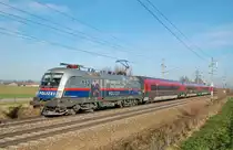 Mit dem RJ564 am Haken ist am 31.12.2012
die 1116 250 bei Marchtrenk durchgefahren.