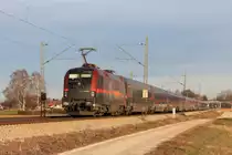 1116 201 und eine RJ-Garnitur sind auf dem Weg nach Salzburg. Aufgenommen am 31. Dezember 2012.