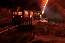 Das Feuerwerk brennt ab und gleich werden alle eingestiegen sein um fr�hlich zu feiern.Nur der Fotograf, auf dem Bauch liegend , grummelt, denn es wollen die Fotos nicht so gelingen, wie gedacht. Trotzdem  Alles Gute im neuen Jahr.
31.12.2012 18:18 Uhr 