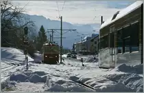 Entspannte Sonntägliche Betriebsamkeit in Blonay: im Hintergrund wartet der BDe 2/4 N° 74 auf den nächsten Einsatz und rechts im Bild der Be 2/6 7003  Blonay .
9. Dez. 2012