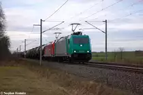 185 575-8 [HGK 2010] & 185 632-7 [HGK 2067] HGK - H�fen und G�terverkehr K�ln AG mit einem Kesselzug  Umweltgef�hrdender Stoff, fl�ssig  bei Nennhausen und fuhren in Richtung Wustermark weiter. 31.12.2012