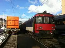 SBB JUSKILA Extrazug nach Ankunft in Zweisimmen. An der Spitze ist der BDt EWII 50 85 82-33 921-6, der Zug ist soeben aus Bern angekommen, und wird in 45 Min. leer zur�ck nach Bern fahren, Zweisimmen, Ende des Perrons 12, 02.01.2013. (Handyfoto)