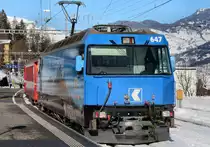 GE 4-4 III 647  G�sch  am 11.01.12 als RE 1137 nach St.Moritz, bei der Einfahrt in Thusis.