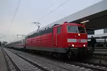 181 213-0 (SAAR) steht mit dem IC 2055, der zur Zeit dauernd von wechselnde Baureihen gezogen wird. Im Wechsel sind 101er, MRCE-Tauruse, 120er und 181.2er. (Mannheim Hbf, 03.01.2013)