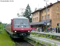 610 008 f�hrt am 30.5.09 in Sulzbach-Rosenberg als RE nach Schwandorf ab.