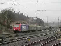 482 020-5 der SBB Cargo zieht am 05. Januar 2013 einen Sonderzug nach N�rnberg durch Kronach.