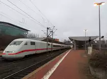 �berf�llter ICE 1 verl�sst am Fr�habend Kassel-Wilhelmsh�he in s�dlicher Richtung (5.1.2013).