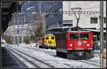 Ge 6/6 II 701  Raetia  mit Tm9921 und im Vordergrund Ge 6/6 II 706  Disentis/Must�r  in Landquart. (14.12.2012)