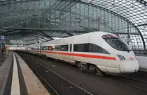 Hier 411 010-2  Naumburg (Saale)  als ICE1538 von Berlin Ostbahnhof nach K�ln Hbf. mit 411 554-0  Sonneberg  als ICE1548 von Berlin Ostbahnhof nach D�sseldorf Hbf., dieser Triebzug stand am 15.12.2012 in Berlin Hbf.