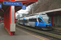 4024 120 steht am 28.03.2009 am Bahnsteig 6 in Bruck/Mur. Als einzige seiner Reihe ist ist der 4024 120 in der Grundfarbe blau gehalten und wirbt so f�r den Verkehrsverbund Steiermark.