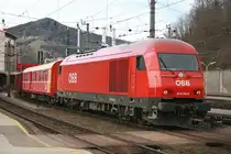 2016 062 f�hrt am 28.03.2009 mit dem Hilfszug durch Bruck/Mur.