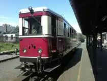 Triebwagen der SOEG (Zittauer Schmalspurbahnen) , im Bahnhof Bertsdorf .
Im August 2012