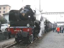 Schweiz:Verein 241.A.65 ex SNCF Lok 241.A.65 am 11.01.03 in Bellinzona,Ueberf�hrungsfahrt von Bellinzona nach Burgdorf.(Nach erfolgter Reparatur der Achslager in der HW Bellinzona)