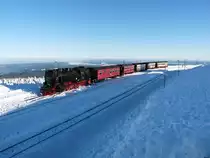Januar 2010 - Bei strahlend sch�nem Winterwetter hat der Quedlinburger Brockenexpress seinen Zielbahnhof erreicht. Nach einer kurzen Verschnaufpause ging es weiter nach Wernigerode.