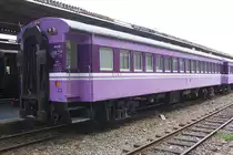 Im neuem Design zeigt sich der บวส.1 (บวส. =BCV./Bogie Radio Communication Van) am 24.Juli 2012 im Bf. Hua Lamphong.

