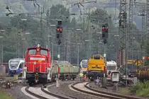 Am 11.8.12 war EBM Cargo 363 162 bei Bauarbeiten in Brackwede t�tig.Die im Hintergrund zu sehende ERB und NWB warteten genau wie mein ICE nach Berlin ca 90 Minuten auf Weiterfahrt da der im Bild rechts zu sehende Bagger bei den Bauarbeiten ein Teil der Oberleitung abriss und der Bahnhof somit kurzzeitig stromlos war.