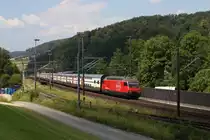 460 097 flieht am 28.06.2011 vor der heranziehenden Fotowolke. Aufgenommen bei Tecknau.