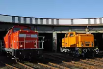 345 128-3 und 106 078-9 vor dem gro�en Rundschuppen am 16.09.2012 im Bw Falkenberg Oberer Bahnhof. Das Gel�nde dient nur zur Aufbewahrung von Fahrzeugen und ist nur an wenigen Tagen im Jahr zug�nglich. 

