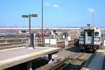 Croton Harmon, NY. 1.9.2005. Einfahrt Metro North Triebzug nach NYC Grand Central (Hudson Line)