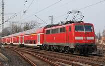 Eine RE 4 bei der Ausfahrt aus dem Bahnhof Rheydt am 14.3.2012....heute wre die Aufnahme so nicht mehr mglich, da der Platz heute gesperrt ist von der Bahn.