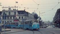 Gteborg GS: Ein Zug der SL 7 erreicht am 8. Mai 1971 Drottningtorget. - Das schwedische Wort 'drottning' bedeutet 'Knigin', whrend das Wort 'torg' 'Marktplatz' bedeutet.  