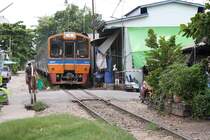 NKF 1234 (1A' 2', dh, Kawasaki, Bauj.1985) als ORD 4324 am 24.Juli 2012 kurz nach der Ausfahrt aus dem Bf. Mahachai.