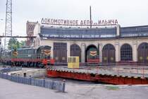 Im Weirussischen Bahnhof grenzt direkt an die Bahnsteige ein kleines 
Lokdepot mit Drehscheibe. Dort sind vornehmlich die Rangierlokomotiven
untergestellt. Am 13.05.2000 war dort relative Betriebsruhe.

