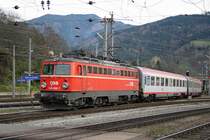 Am 15.11.2009 fhrt die 1142 566 mit IC656 in Bruck/Mur ein.