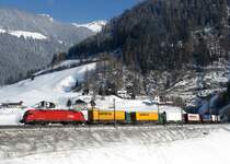 1216 002 mit einer Rola am 13.02.2010 bei St. Jodok am Brenner.