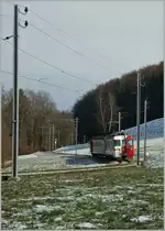 Der TPF Be 4/4 N� 152 mit seinem Bt 255 erreicht auf seiner Fahrt nach Pal�zieux Remaufens. 
12. Januar 2013