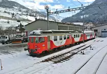 ABDe 537 509-2 und der Bt 32 stehen vor dem Depot in Orsi�res. Auch dieser Triebwagen ist ausser Betrieb, 13.01.2013.