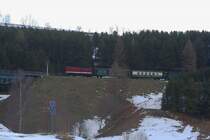 L45H-083 am 30.12.2012 als Schublok an P1006 in Richtung Cranzahl, kurz nach Verlassen des Bahnhofes Oberwiesenthal. Zuglok ist 99 794 (nicht im Bild).
