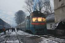 Betriebspause fr D 586 ab Abend in Rachiw nahe der rumnischen Grenze tief 
in den Karpaten. Hier endet der Personenverkehr am 20.2.2008. Die Strecke
weiter nach Rumnien ist gesperrt.