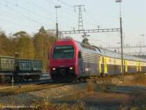 SBB Re 450 087-2 mit S 5 nach Pf�ffikon SZ am 01.02.2003 in H�ntwagen-Wil