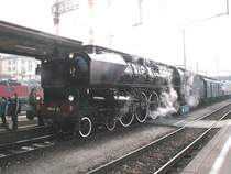 Verein 241.A.65,Abfahrbereiter Zug nach Olten mit Lok 241.A.65,Gep�ckwagen(mit Lichtgenerator f�r die Salonwagen)
2 Salonwagen der OeBB und einem Bt4/4 am Schluss des Zuges 
(F�r die Heizung der Salonwagen und kl.K�che)am 11.01.03 in 
Bellinzona