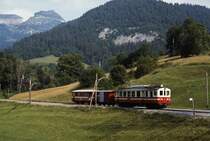 ABFe 4/4 2 der ASD ist im Juli 1983 mit einem Personenzug von Les Diablerets nach Aigle unterwegs