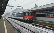 Domino-Mangel im Mittelland: Auch bei der S-Bahn Aargau hat man zurzeit nicht gen�gend fahrbare Dominos. Im Bild ist ein 4-teiliger RBe-BDt Pendel als Ersatz S 23 6734 bei Einfahrt in Langenthal. An der Spitze ist der BDt EWII 50 85 82-33 925-7, 15.01.2013.