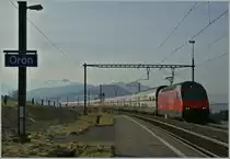 Oron, an der Hauptstrecke Gen�ve - Lausanne - Bern - Z�rich - St. Gallen, doch die grosse Mehrzahl der Z�ge f�hrt hier ohne Halt durch, so auch der von der SBB Re 460 048-2 gezogene IC 721.
12. Jan. 2013