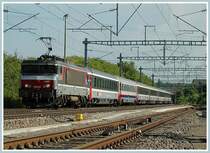 EC 91 „Vauban“ von Br�ssel nach Basel am 30.7.2006 kurz nach der Ausfahrt aus Luxemburg, bespannt mit der SNCF 115 039.